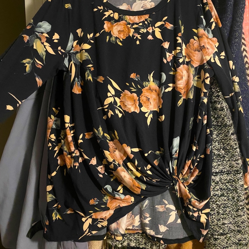 Beautiful flowered top!